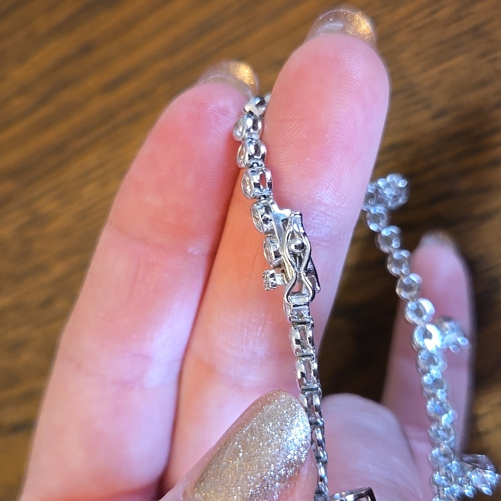 Beautiful Sterling Silver Plated Bracelet - Picture 5 of 8